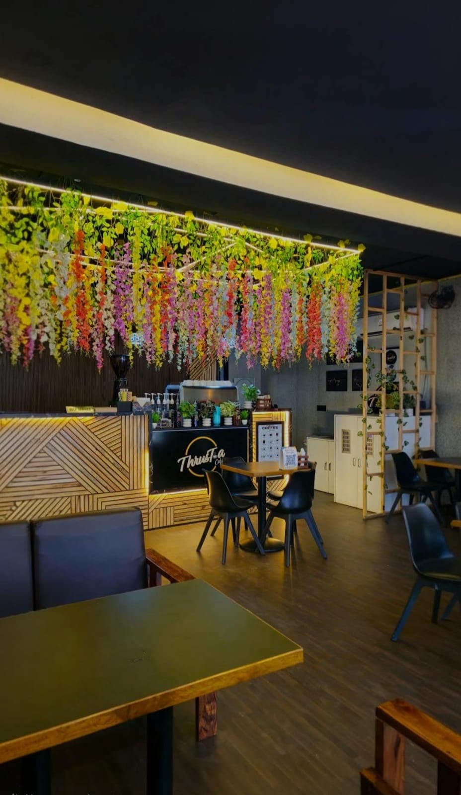 ThrusTea Cafe